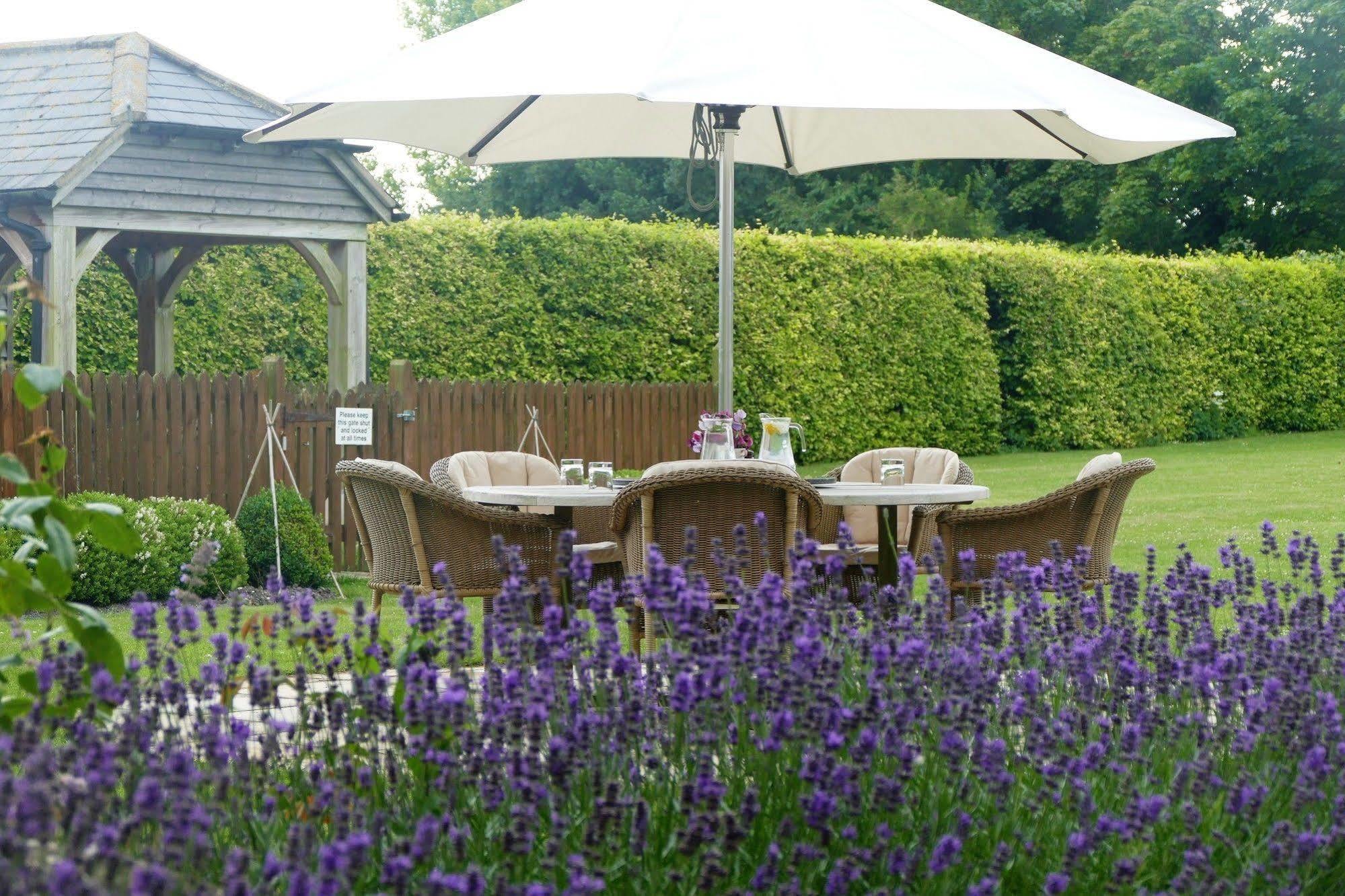 Overtown Manor Bed And Breakfast Swindon Exterior photo