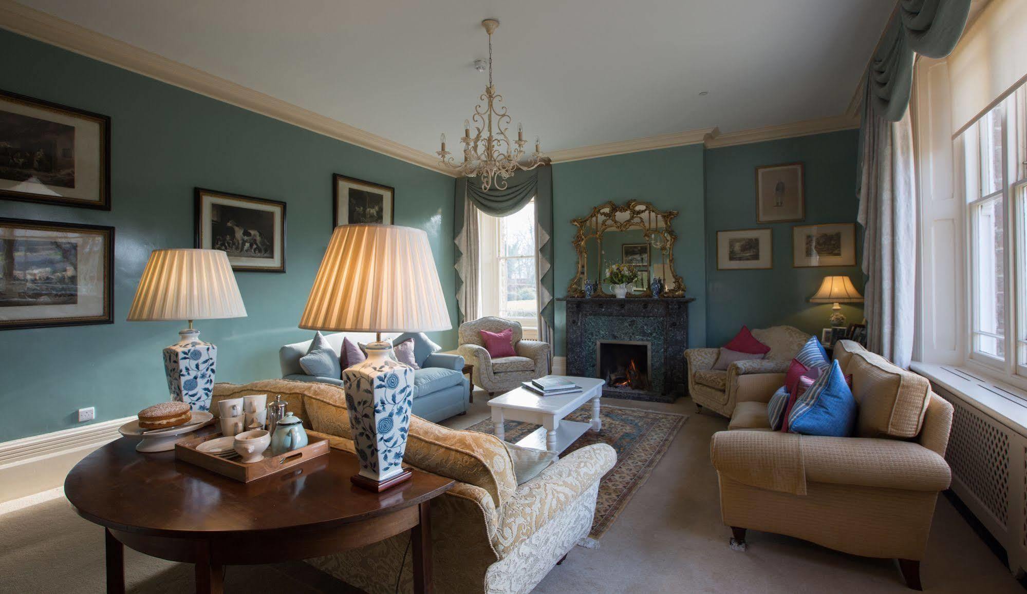 Overtown Manor Bed And Breakfast Swindon Exterior photo
